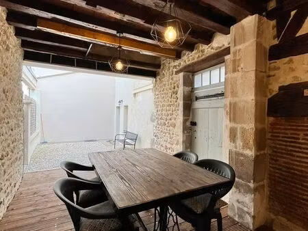 rare : 2 pièces meublé avec extérieur au centre-ville auxerre