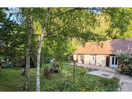 maison mitoyenne avec jardin  bois et rivière