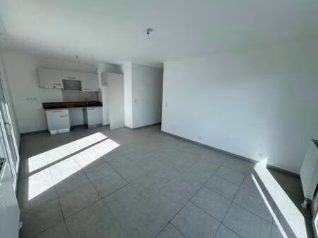 location appartement 3 pièces à saint-jacques-de-la-lande (35136) : à louer 3 pièces / 65m