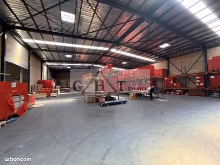 local industriel 2 100 m²