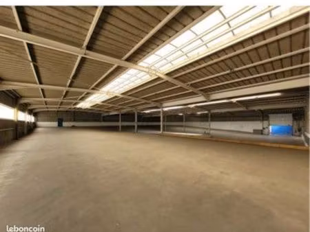 à louer – local d’activité 2 200 m² – la ville-du-bois
