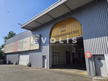 local d'activité 293 m²