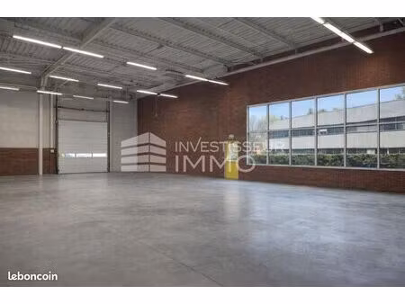 local d'activité 644 m²