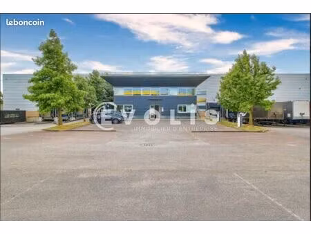 local industriel 6 734 m²