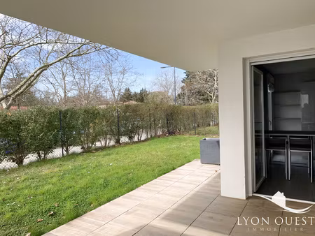 charbonnières-les-bains au calme rez de jardin de 103m2.