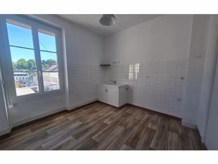 location appartement  m² t-3 à château-thierry  781 €