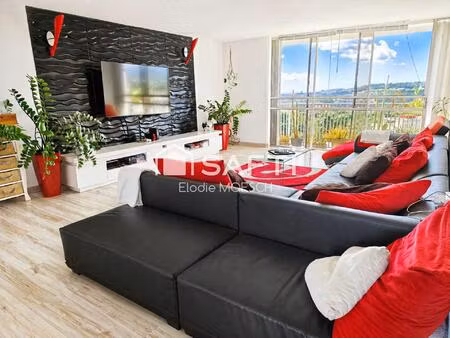 magnifique t4 avec salon traversant et sa vue mer !