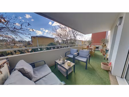 appartement t3 avec terrasse de 19m2