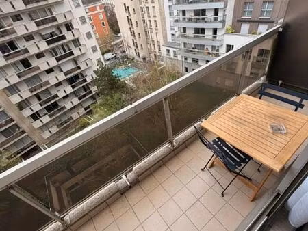 studio balcon + parking – 20 secondes du métro bel-air