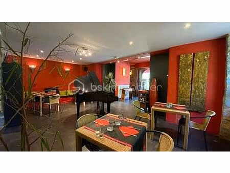 restaurant de caractère – 20 ans de notoriété – ca stable – murs + fonds – proche millau