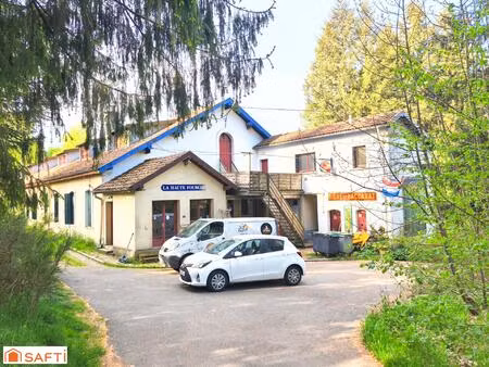dans un cadre exceptionnel de verdure et de calme  murs et fonds d'un gîte d'étape et de 2