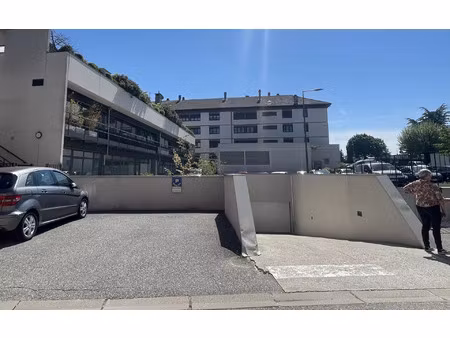 location stationnement  13.75 m² t- à cruseilles  130 €
