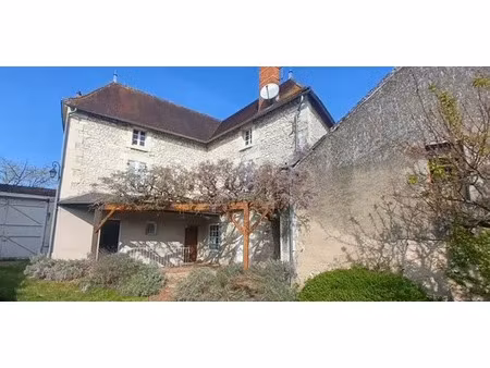 belle maison en pierres