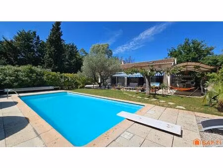 belle maison familiale avec piscine sur terrain plat et arboré