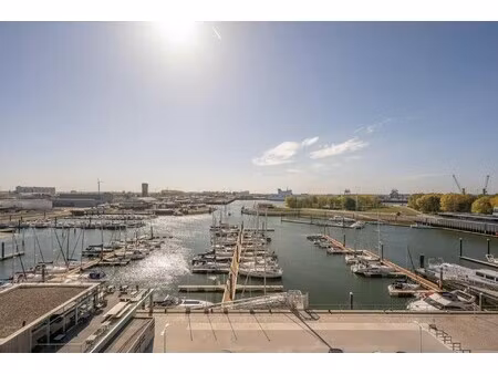 ruim appartement met terras en zicht op jachthaven te koop