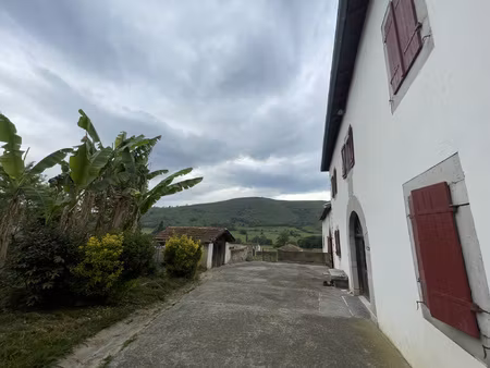 appartement t4 duplex à larceveau avec garage et extérieur