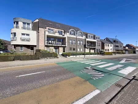 duplex appartement met 2 slaapkamers  2 terrassen en ondergrondse staanplaats en berging.