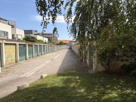 garage fermé dans en extérieur - résidence sécurisée