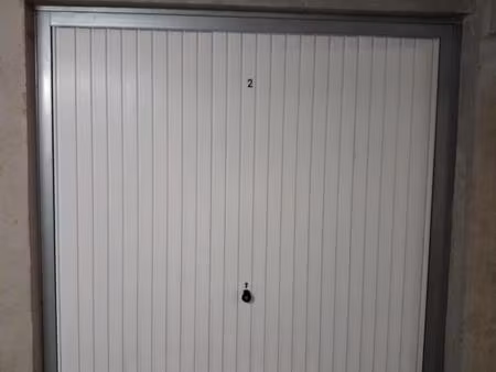 garage fermé à louer