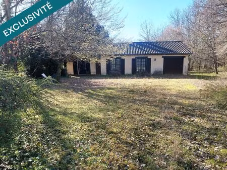 maison de plain-pied d'environ 95 m2 sur un terrain d'environ 3 700 m2