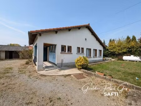 maison de plain-pied des années 60 à rénover sur un terrain clos de 800 m² et double garag