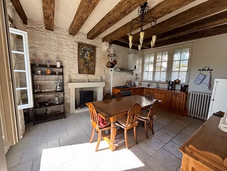 à vendre - charmante maison de ville au coeur de chinon