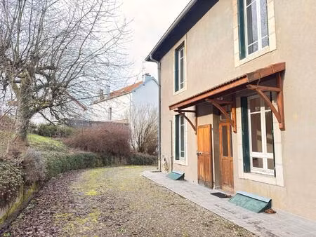 maison de 136 m2  4 ch  garage et terrain.