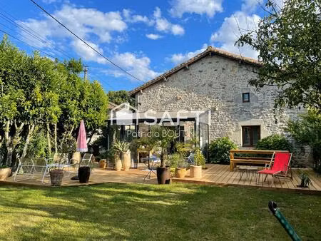 magnifique maison en pierre 3 chambres et 2 bureaux avec grange attenante !