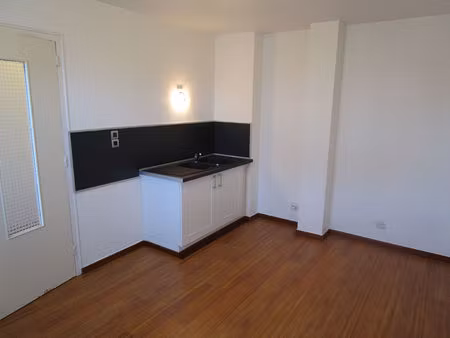 appartement 3 pièces à louer à saône avec garage fermé