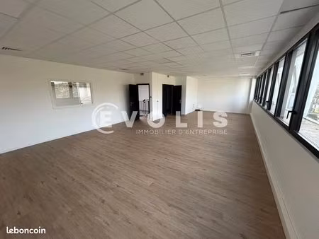 bureaux 305 m²