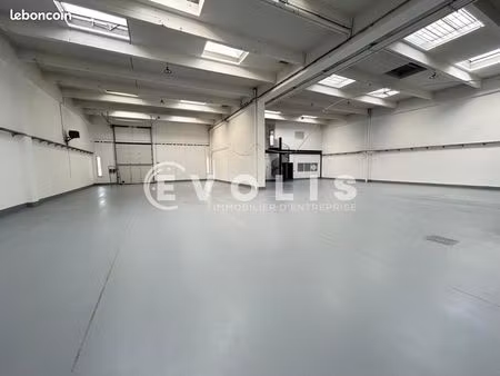 local d'activité 704 m²