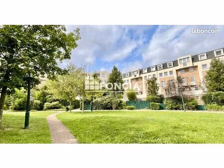 2 pieces de 54 m2 avec parking