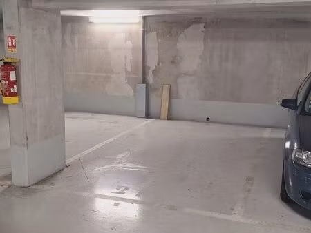 vends 1x place de parking souterrain