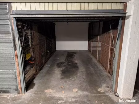 box 15m2 à saint-cloud proche gare