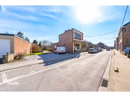 maison de commerce avec beau potentiel d’aménagement !