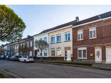 maison spacieuse  rénovée avec jardin dans un endroit calme!