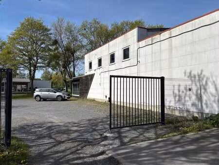 à vendre - bien avec une situation stratégique à frameries