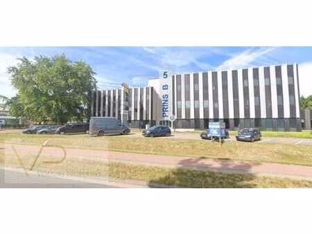 bureau à louer de 622 m2 à 2 400 m2