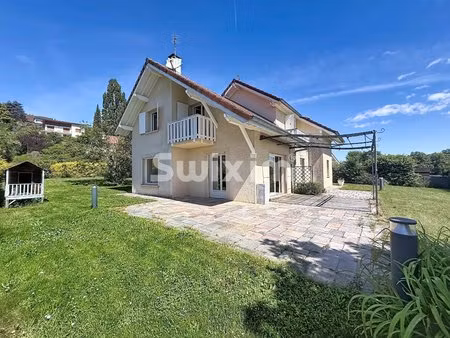 maison individuelle t7 de 244m2 sur terrain de 1'000m2!