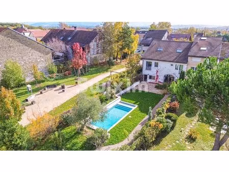 maison rénovée 7 pièces de 322m2 avec piscine sur terrain de 715m2!