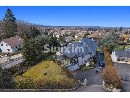 maison t11 de 430m2 sur terrain de 1'685m2!