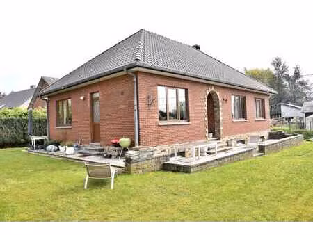villa de plain-pied avec jardin et garage à emines