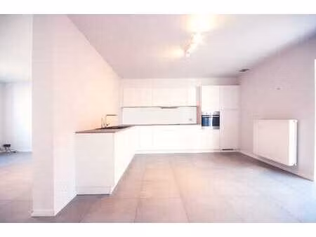 --- nieuw --- ruime  volledig gerenoveerde woning (±164m²...