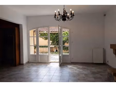 location maison 4 pièces 111 m² à marseille 9ème (13009)  1 872 €