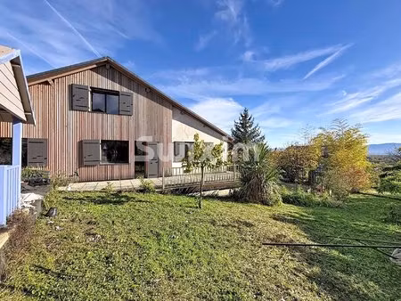 maison de village rénovée de 377m2 sur terrain de 765m2!