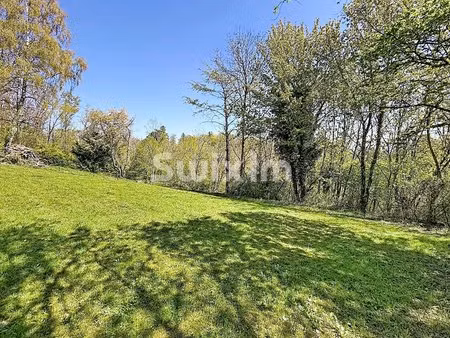 terrain constructible de 1'050m2!