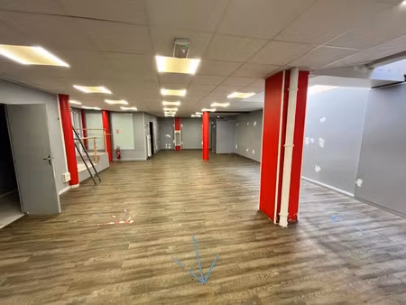 location locaux professionnels à chateau-thierry (02400)  2 200 €