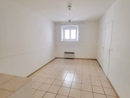 location locaux professionnels 1 pièce 13 m² à salon-de-provence (13300)  350 €
