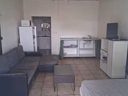 location studio meublé