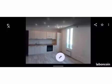 loue a l'année 3 pièces 50 m2 au calme avec balcon